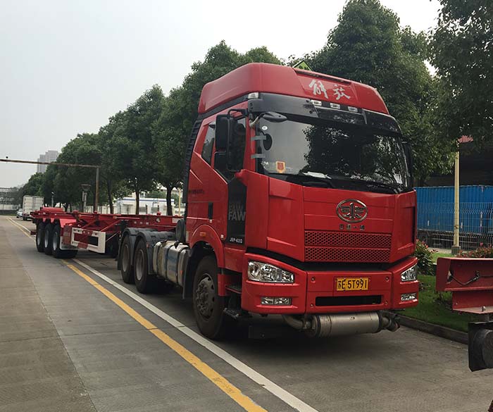 大型危品運(yùn)輸車(chē)